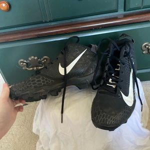 Boys Nike Cleats - Size 6.5 Boys, 7-8 Womens